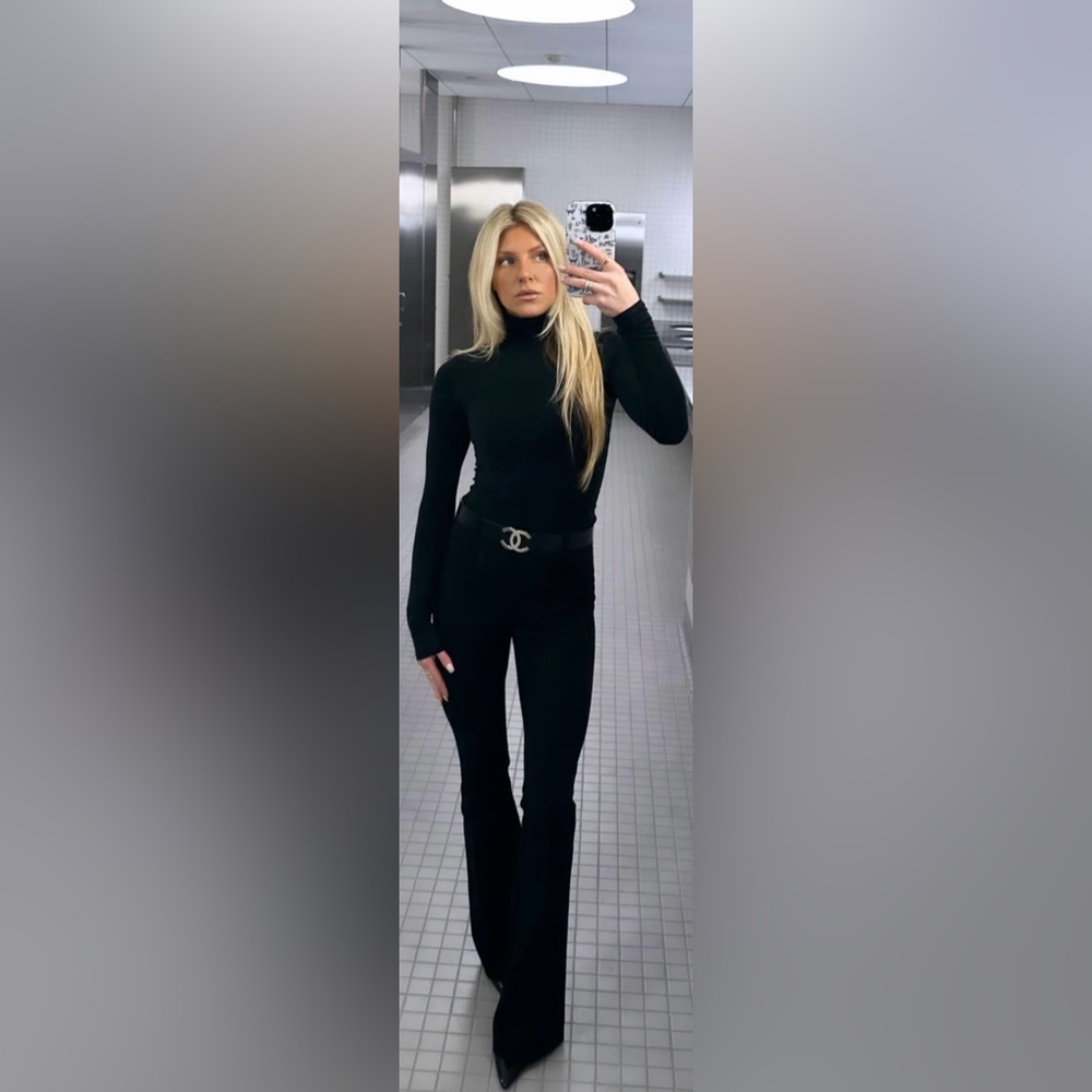100% Cashmere Black Turtleneck Sweater - Picture 2 of 13